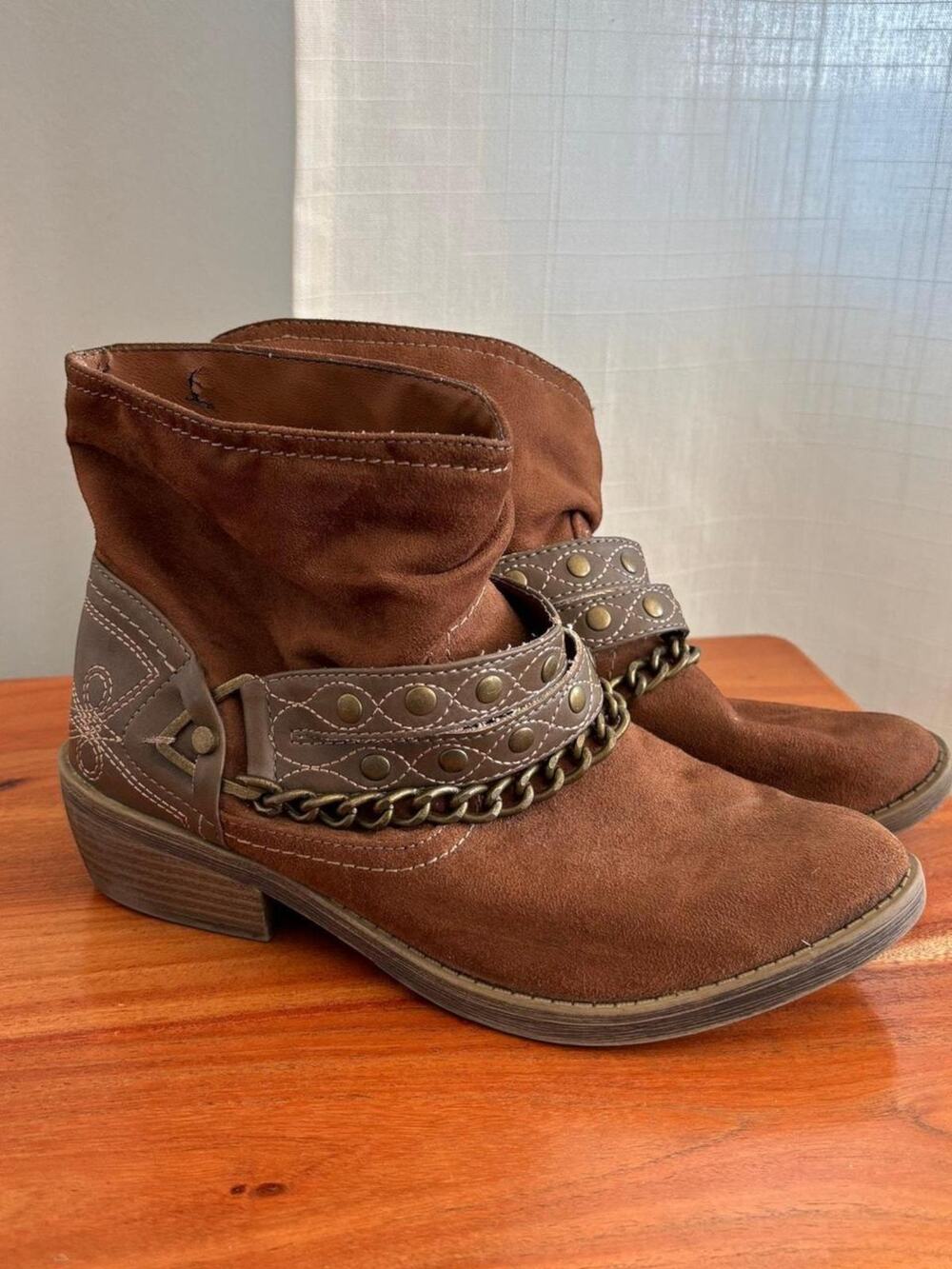 Y2K Mudd Western Boots Faux Suede Chain Embellished Brown Booties Cowgirl Size 8